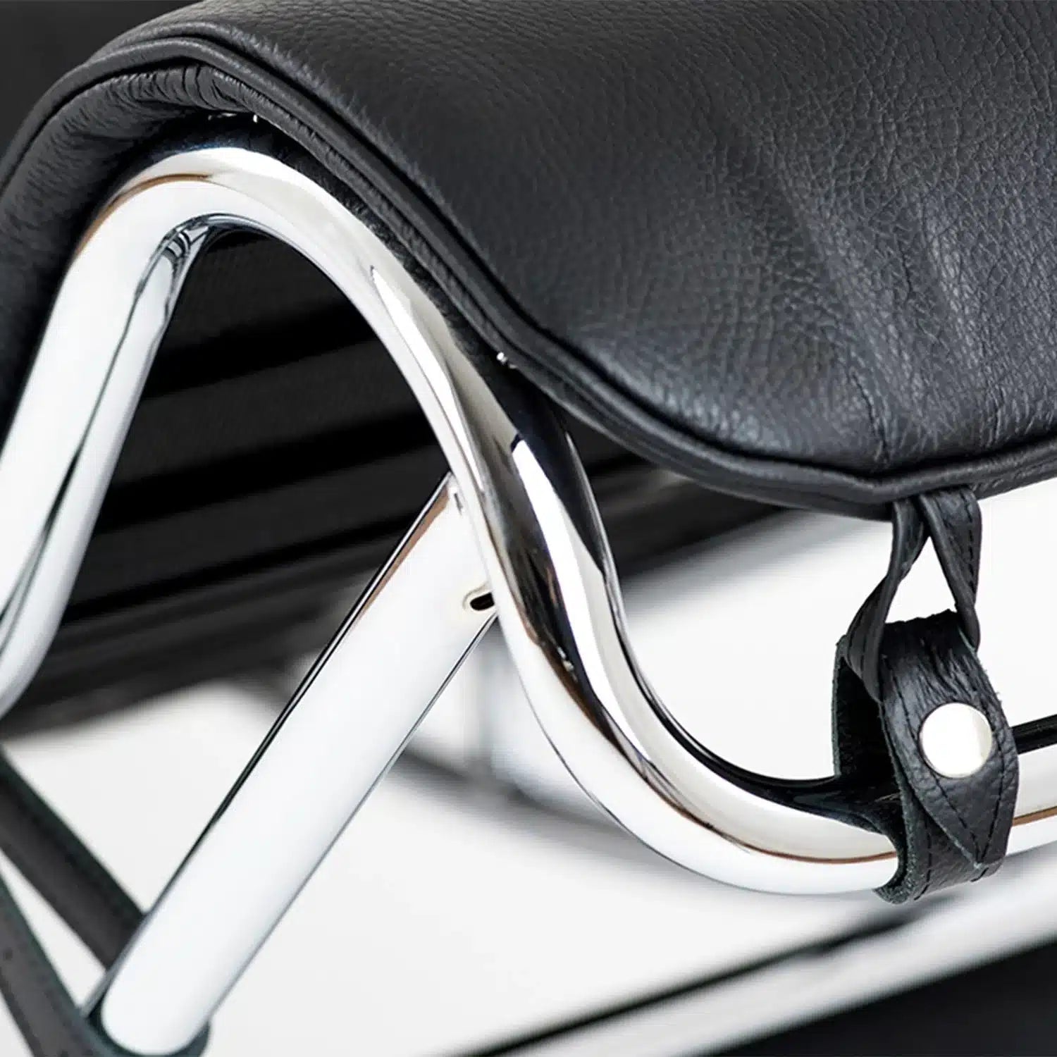 Corbusier LC4 Chaise Lounge – Iconic Modern Reclining Chair