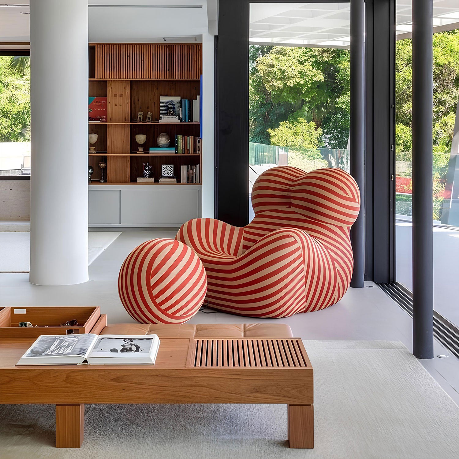 La Mamma Armchair and Ottoman