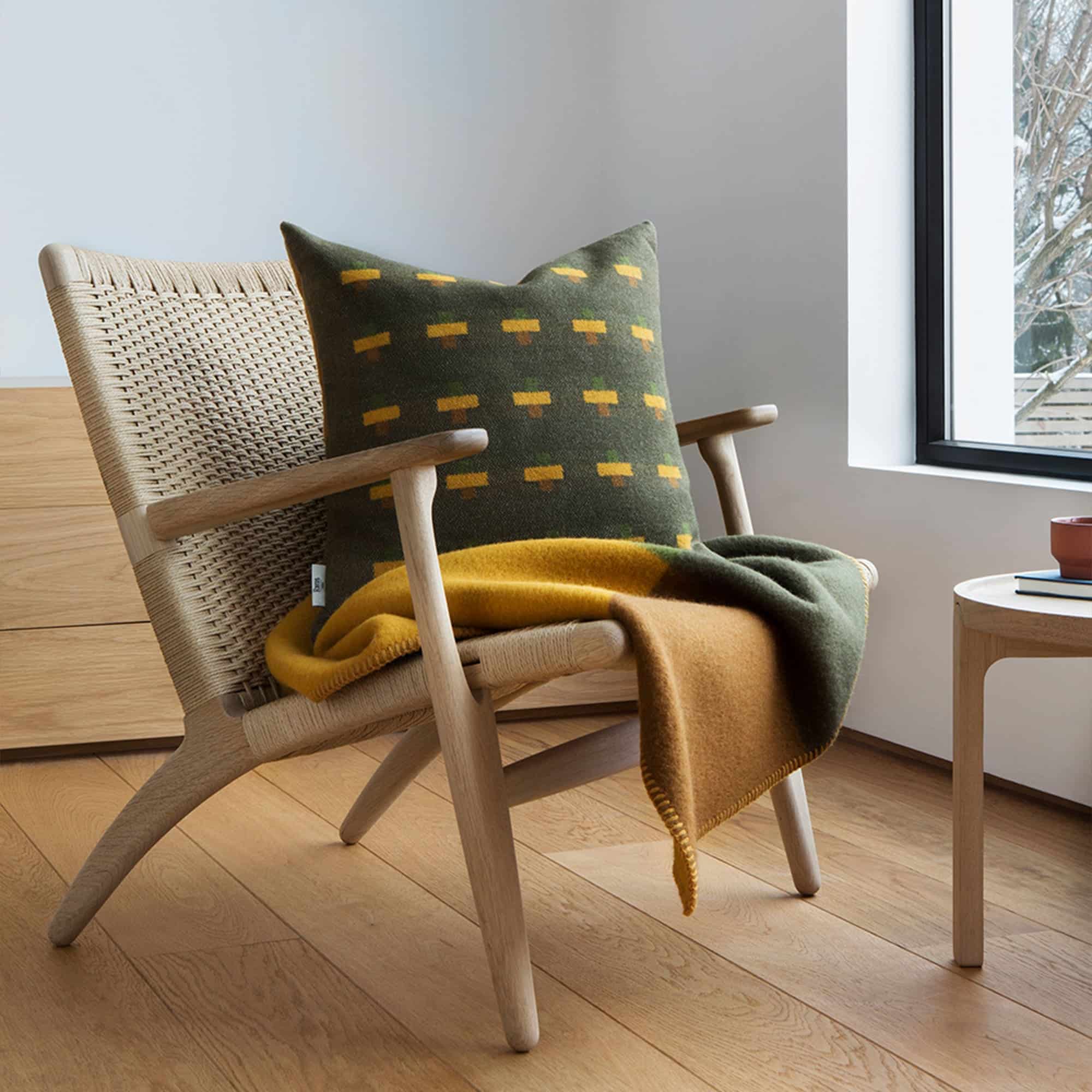 CH25 Lounge Chair