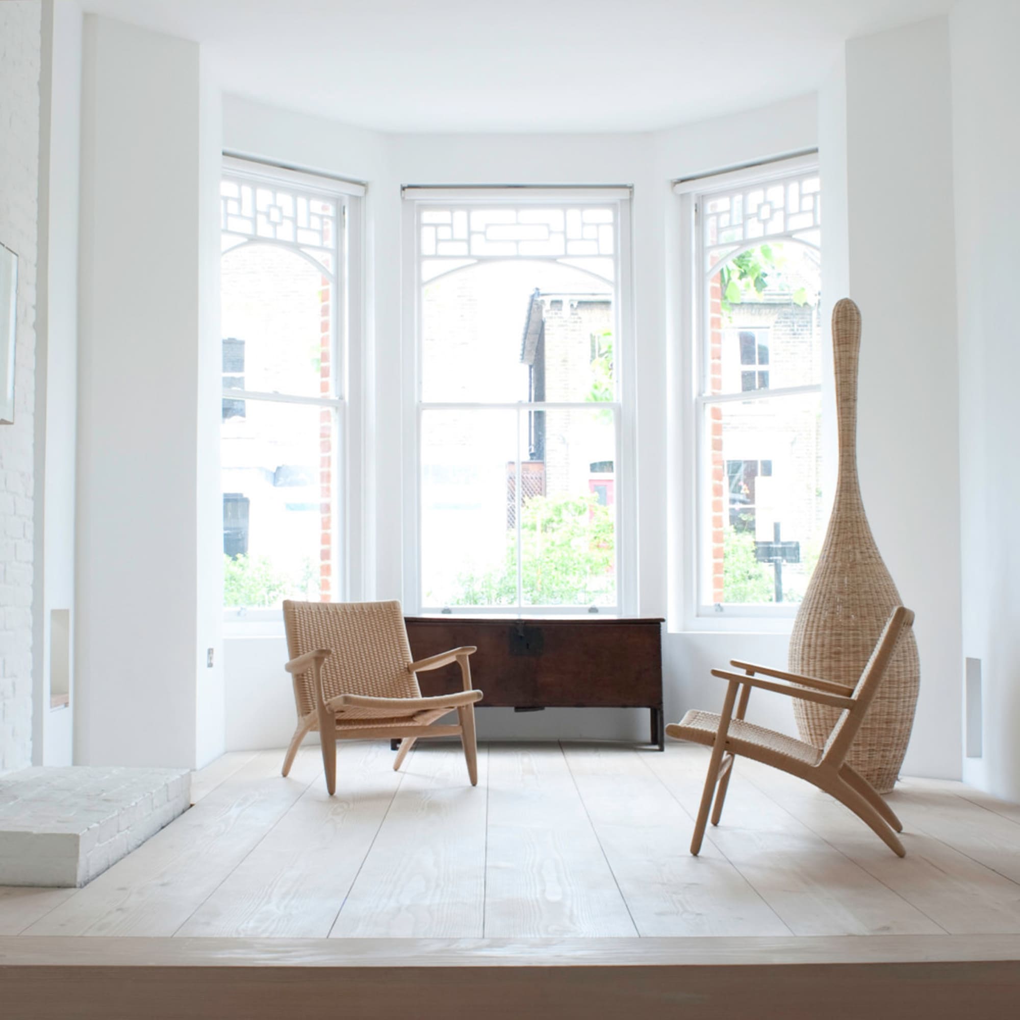 CH25 Lounge Chair