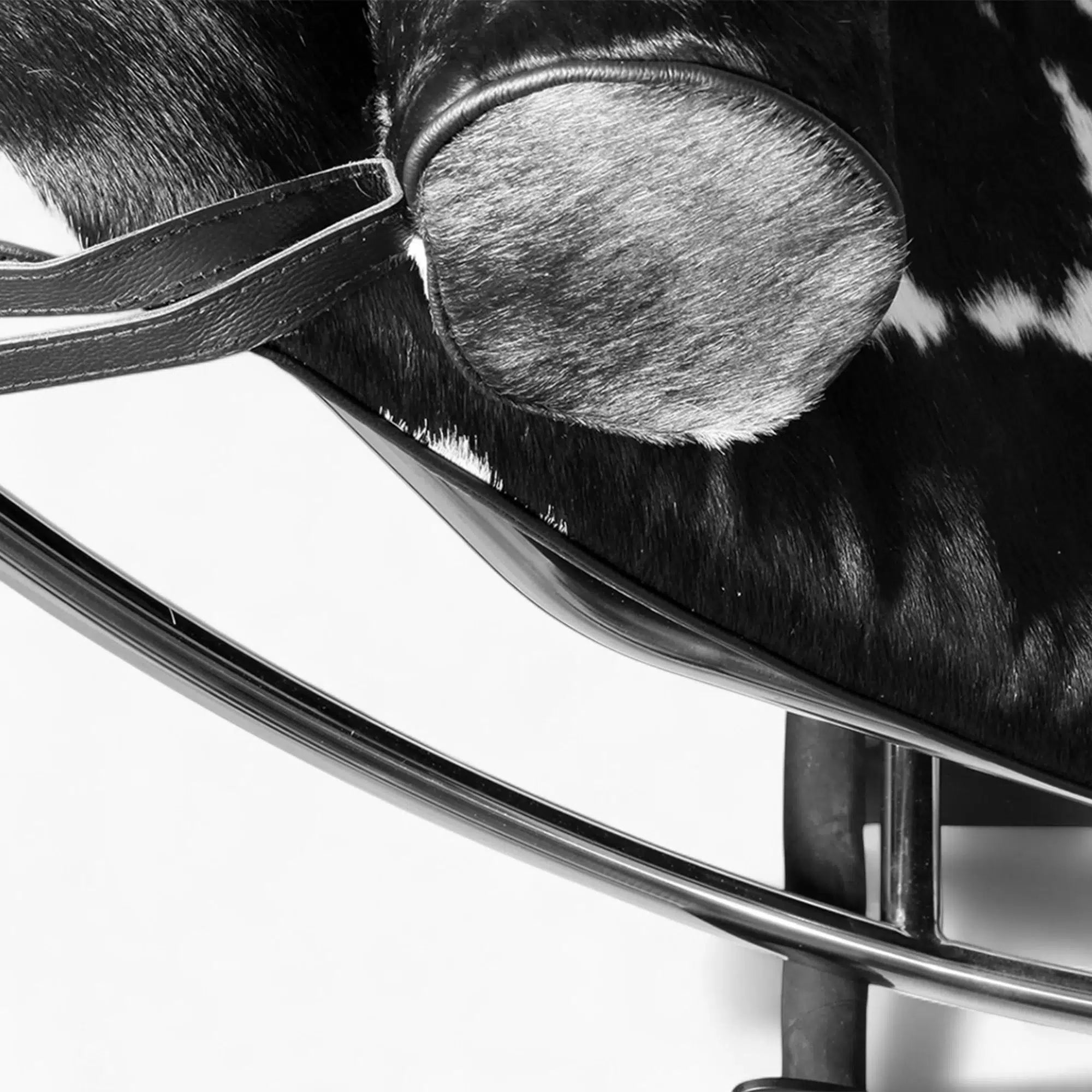 Corbusier LC4 Chaise Lounge – Iconic Modern Reclining Chair